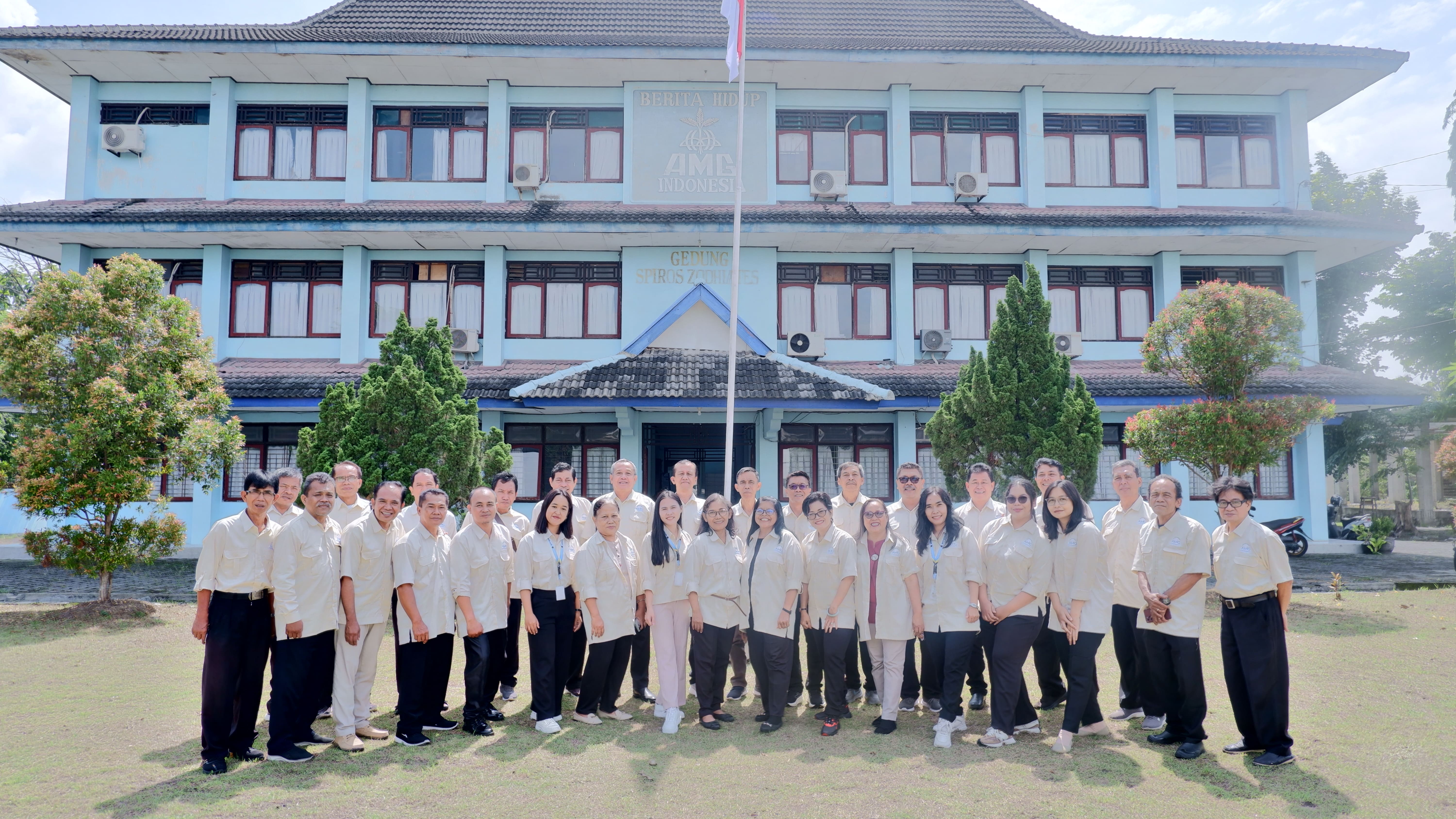 Staff Yayasan Berita Hidup